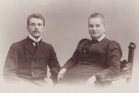 Архитектор Андрей Петрович Вайтенс с матерью Клавдией Прокофьевной. 1905 год..jpg