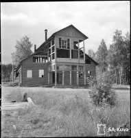 Tapkinan hovin tallirakennus, joka on sodan aikanakin saanut pitГ¤Г¤ entisen tehtГ¤vГ¤nsГ¤, toiminut hevossuojana 30.06.43.jpg